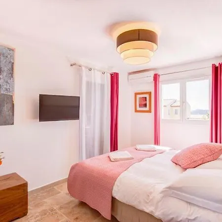 빌라 Bormes-les-mimosas Sleeps 14 Pool Air Con