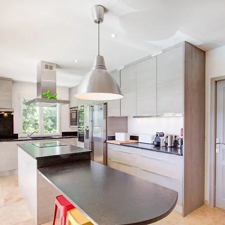 빌라 Bormes-les-mimosas Sleeps 14 Pool Air Con 봄레미모사